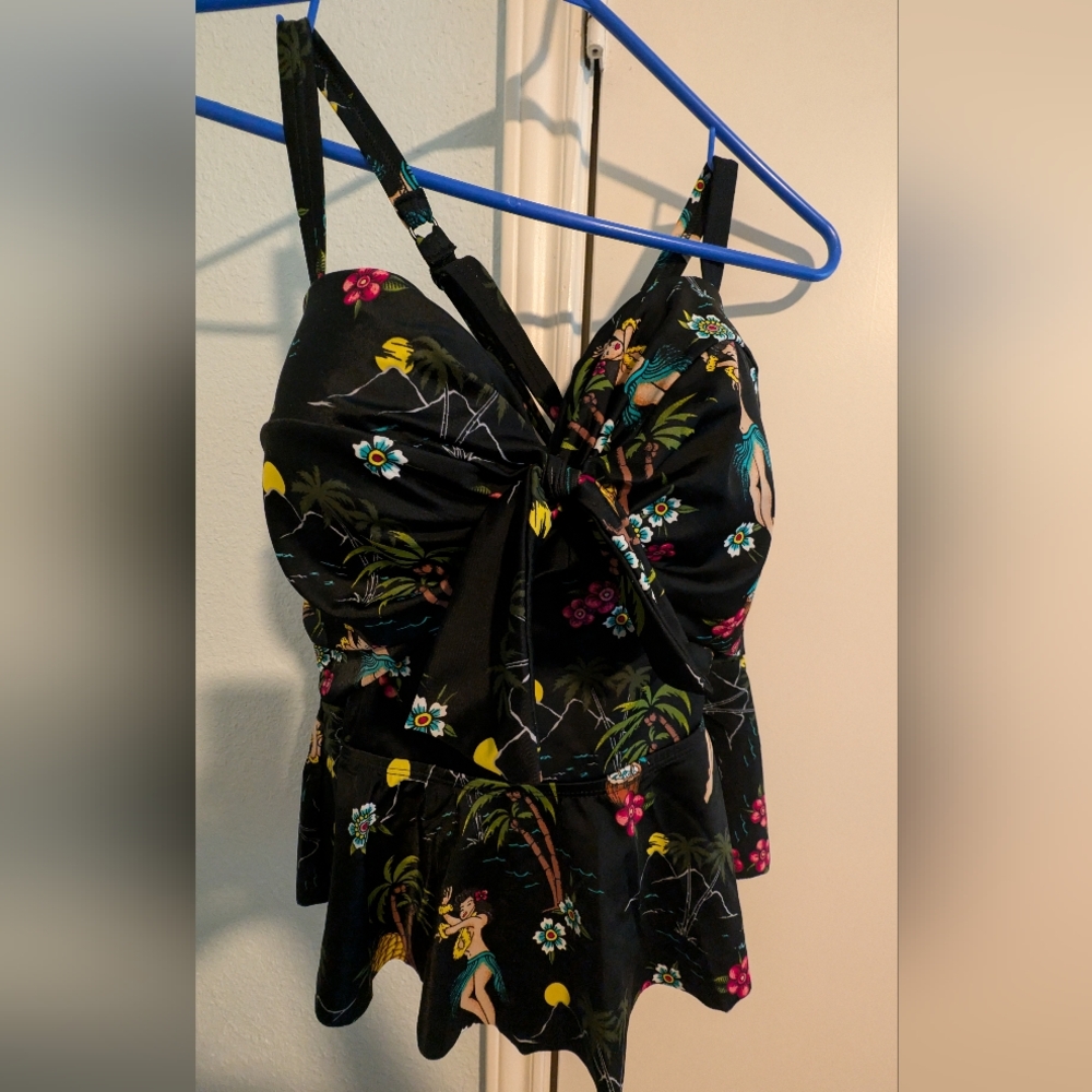 Torrid Hula Peplum Swim Top Size 1R